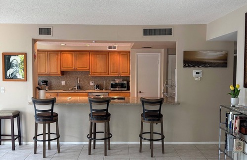 Longboat Key Condo | 2-bedroom condo in beautiful Longboat Key with fitness room, AC