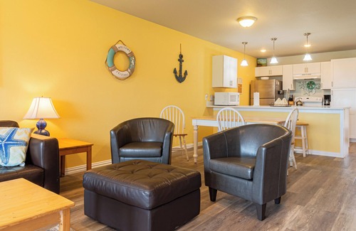 Port Aransas Condo | 2-bedroom condo in Port Aransas with AC, complete with Margarita Station!