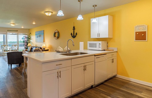 Port Aransas Condo | 2-bedroom condo in Port Aransas with AC, complete with Margarita Station!