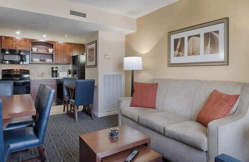 The Point Condo | 2 Bedroom Condo, Sleeps 6, Kitchen, in Downtown Newport, Long Wharf Resort!