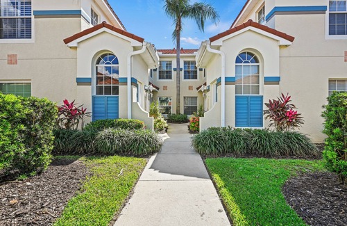 Bonita Springs Condo | 2-bedroom condo in The Brooks, 5 pools, fitness ctr, reciprocal golf Sept/Oct