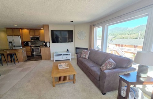 Rockaway Beach Apartment | 2 Bedroom Condo in the Heart of Rockaway Beach