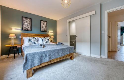 Southampton City Centre Apartment | 2-Bedroom Cosy, Spacious, & Modern City Apartment, Prime Location! Sleeps 6, Southampton Ocean Village - by Blue Puffin Stays