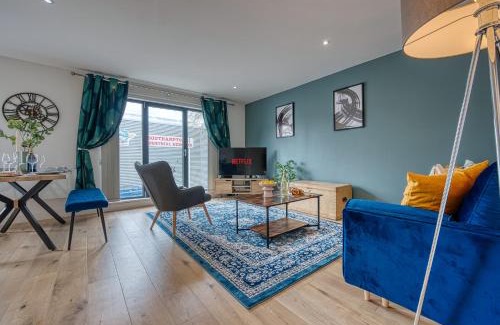 Southampton City Centre Apartment | 2-Bedroom Cosy, Spacious, & Modern City Apartment, Prime Location! Sleeps 6, Southampton Ocean Village - by Blue Puffin Stays