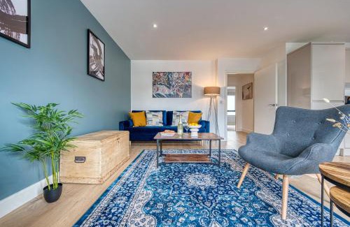 Southampton City Centre Apartment | 2-Bedroom Cosy, Spacious, & Modern City Apartment, Prime Location! Sleeps 6, Southampton Ocean Village - by Blue Puffin Stays