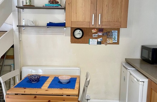 Tan-y-groes House | 2 bedroom cottage in beautiful village, only 3 minutes walk from beach