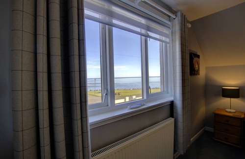 Brora House | 2 Bedroom Cottage overlooking the River Brora and Harbour