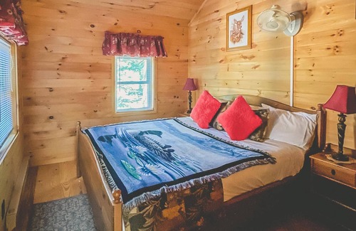 Long Lake Cottage | 2 Bedroom Cottage, sleeps 4