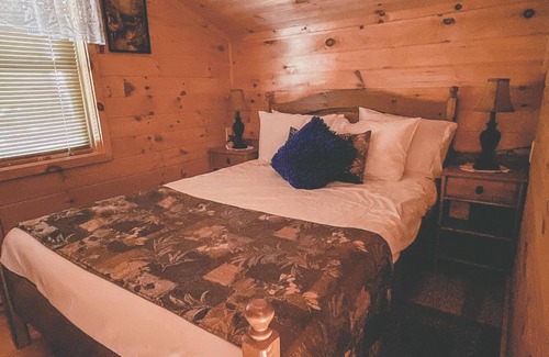 Long Lake Cottage | 2 Bedroom Cottage, sleeps 4