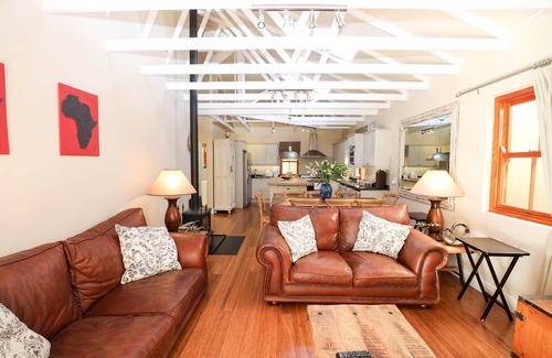 Constantia Cottage | 2 Bedroom Cottage, spacious open plan living area in the heart of Constantia