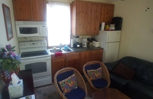 Hyannis Cottage | 2 Bedroom COTTAGE w/loft- WALK to Keys Memorial BEACH Barnstable