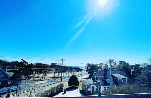 Hyannis Cottage | 2 Bedroom COTTAGE w/loft- WALK to Keys Memorial BEACH Barnstable