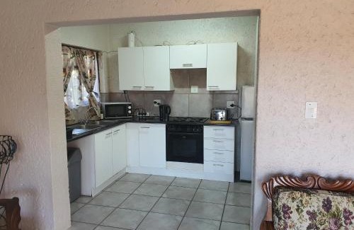 Greater Johannesburg Metropolitan Area Apartment | 2 Bedroom Cottage