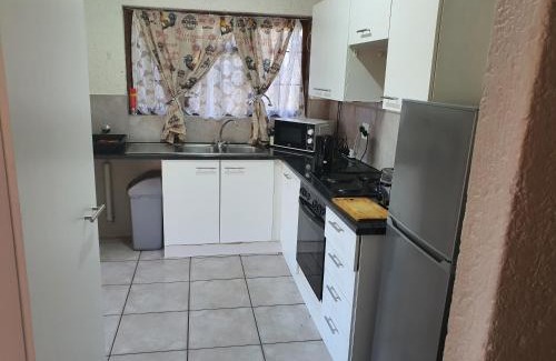 Greater Johannesburg Metropolitan Area Apartment | 2 Bedroom Cottage