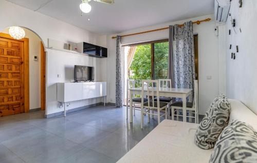 Velilla-Taramay Apartment | 2 Bedroom Cozy Apartment In Almunecar
