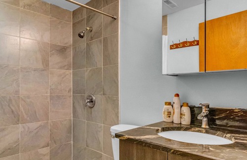 Calgary House | 2 Bedroom Cozy Unit- Basement Lower Level