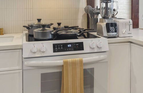 Whittier Apartment | 2 Bedroom Craftsman:KING Bed:Office:Views:Parking:Between Disney/Universal