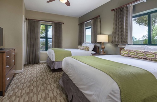 Sevierville Resort | 2 Bedroom deluxe suite. Cozy for a couple or spacious enough for a family.
