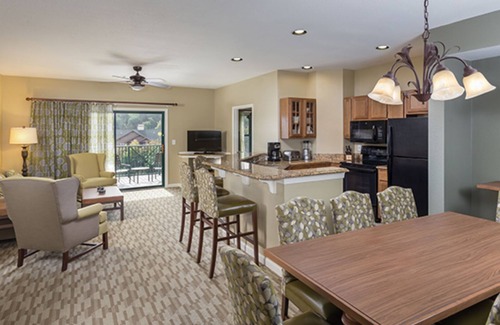 Sevierville Resort | 2 Bedroom deluxe suite. Cozy for a couple or spacious enough for a family.
