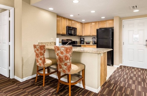 Survey Creek Resort | 2 Bedroom Deluxe at Club Wyndham Palm-Aire