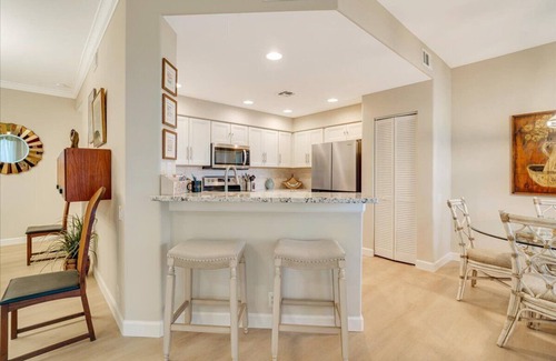 Tropical Cove House | 2 bedroom + den/2 bathroom attached town home at Lexington Country Club