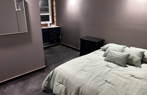 Moose Jaw Apartment | 2 BEDROOM, DESIRABLE LOCATION in the heart of downtown, close to all amenities.