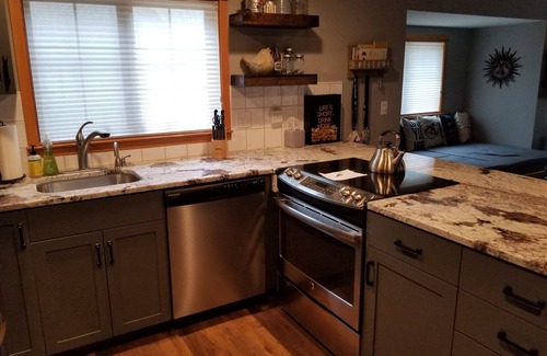 Sunriver House | 2 Bedroom Dog friendly cabin in Sunriver. 6 SHARC passes included.