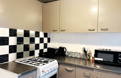 East Ham Apartment | 2 Bedroom Double bed in East London is Located in the Newham District of London,