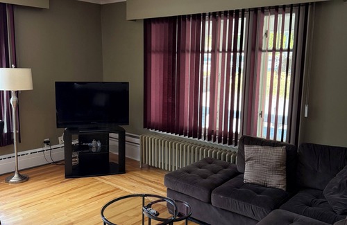 Waterford Valley Apartment | 2 Bedroom Downtown Apartment Midstream Manor Unit 9