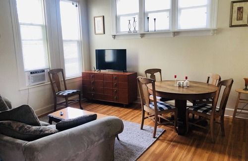 Livingston House | 2 Bedroom Downtown Livingston, Guest Suite