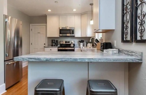 Harrison House | 2-Bedroom Duplex with Pvt Backyard in Minneapolis