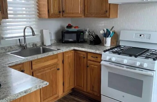 Manistee House | 2 bedroom duplex with seasonal Lake views