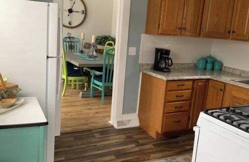 Manistee House | 2 bedroom duplex with seasonal Lake views