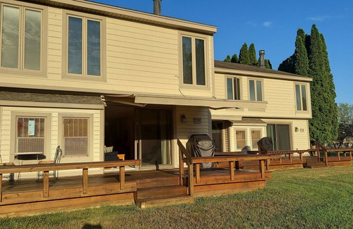 Cedar House | 2 Bedroom family condo, outside pool, 2 miles to Lake MI