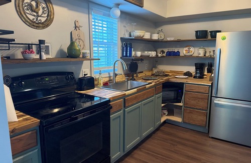 Lexington Other | 2-bedroom farmhouse, Lexington located on Marimac Farm. Horse stalls available.