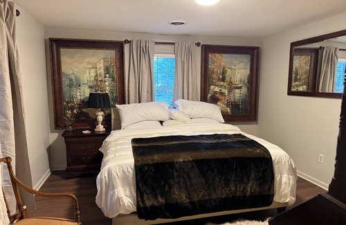 Lexington Other | 2-bedroom farmhouse, Lexington located on Marimac Farm. Horse stalls available.