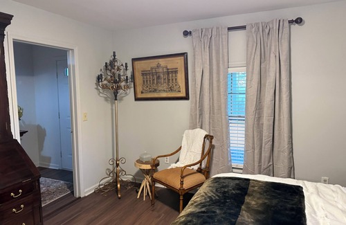 Lexington Other | 2-bedroom farmhouse, Lexington located on Marimac Farm. Horse stalls available.