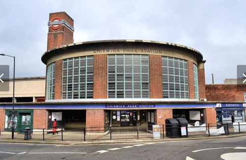 Southfield Apartment | 2 Bedroom flat Chiswick Tube station with access to central london attractions.