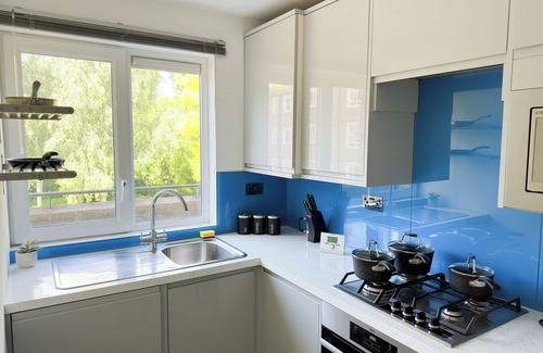 Canonbury Apartment | 2-bedroom flat with FREE Wi-Fi & private balcony near Islington Canonbury