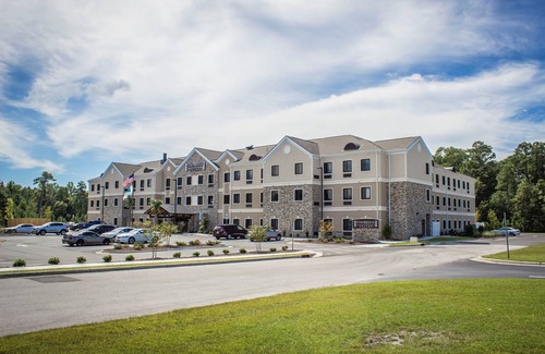 Jacksonville Condo | 2 Bedroom | Free Breakfast Buffet. Outdoor Pool