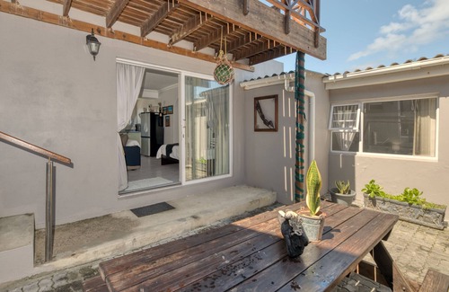 L'Agulhas Apartment | 2 BEDROOM FURNISHED SELF CATERING APARTMENT AGULHAS SOUTH AFRICA