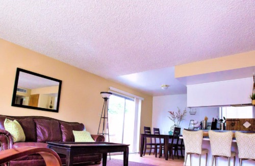 Oleander - Sunset House | 2 Bedroom Gated Townhouse with Private Entrance In Downtown Bakersfield