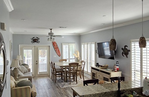 Ono Island House | 2 Bedroom Ground Floor Condo 1 Mile From Florabama!