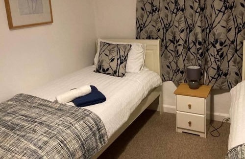 Holcot Villa | 2 Bedroom Holcot Cottage