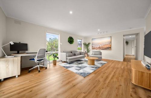 Mornington House | 2 Bedroom Home Mornington Walking to Beach