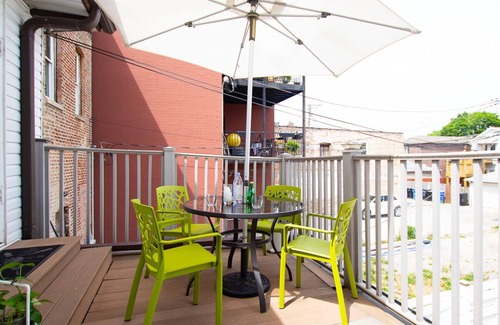 Bridgeport House | 2 Bedroom Home nestled into the heart of Bridgeport, Chicago.nVery walkable!