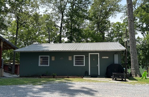 Dandridge Cabin | 2 bedroom home on Lake Douglas, perfect for fishermen! Close to all attractions!