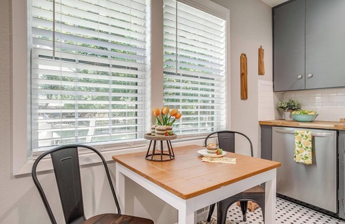 Granbury House | 2-bedroom Home with Hot Tub near Granbury Square