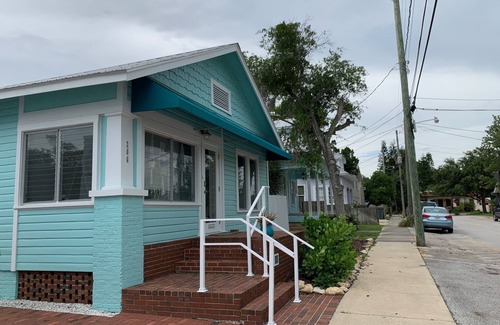 New Smyrna Beach House | 2-Bedroom house with a great yard in down town