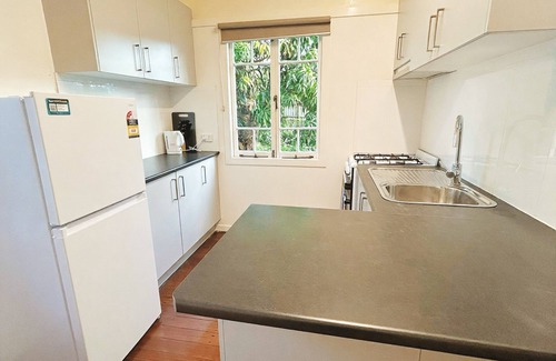South Brisbane House | 2-bedroom house in serene South Brisbane with AC